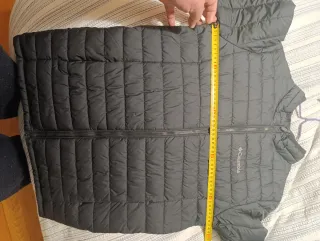 Chaqueta Columbia Negra. De plumas, ligera.