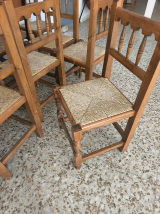 Sillas de madera con asiento de yute