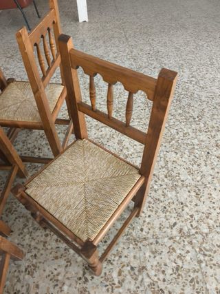Sillas de madera con asiento de yute