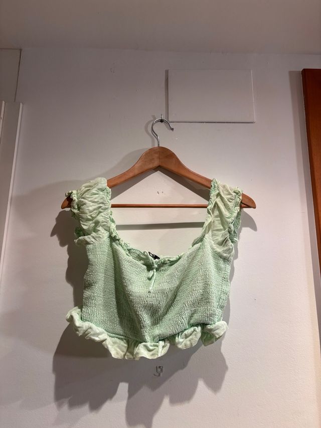 Top Zara verde con volantes