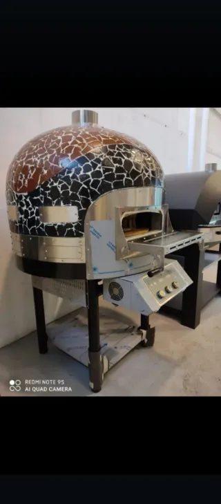 Horno de piedra rotatorio para pizza eléctrico.
