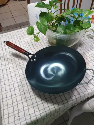 Frigideira Wok Metal Preta e Prata