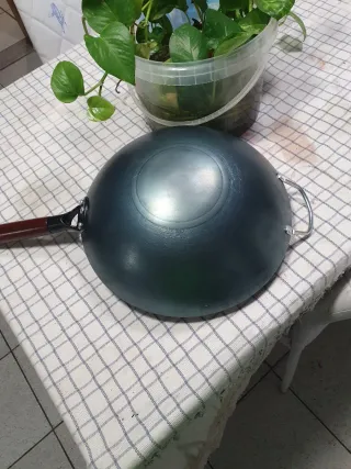 Frigideira Wok Metal Preta e Prata