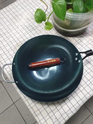 Frigideira Wok Metal Preta e Prata