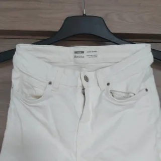 Pantalón vaquero Bershka blanco talla 36