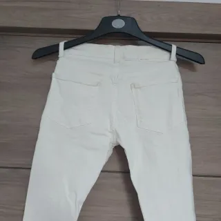 Pantalón vaquero Bershka blanco talla 36