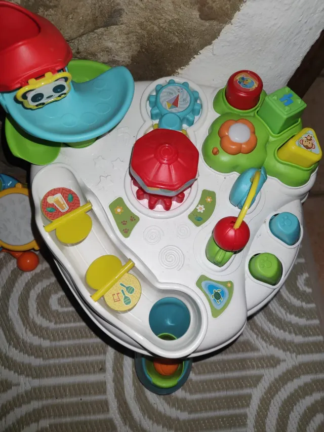 Mesa de actividades Clementoni para bebé