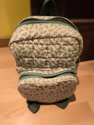 Mochila con estampado floral