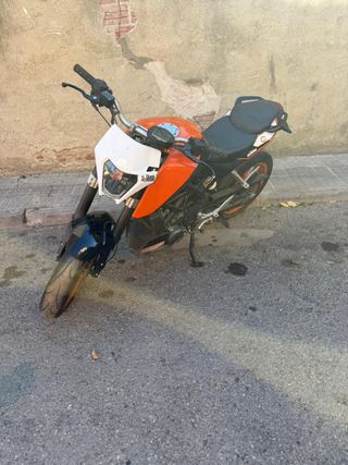KTM Duke 125 con motor 390