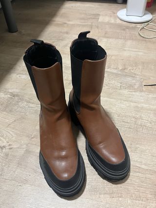 Botas Stradivarius Marrones y Negras