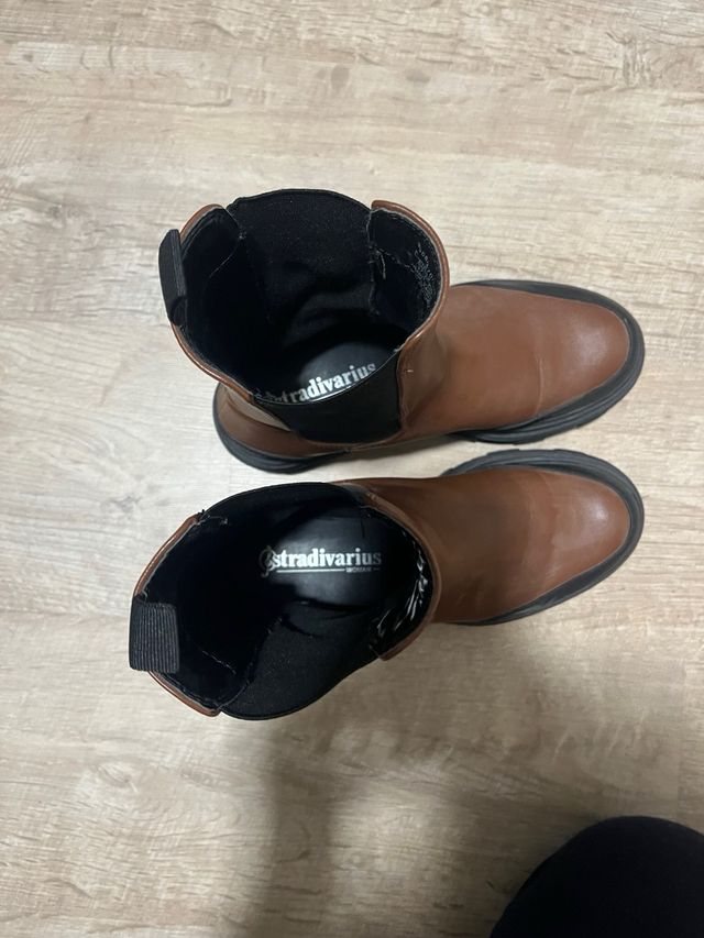 Botas Stradivarius Marrones y Negras