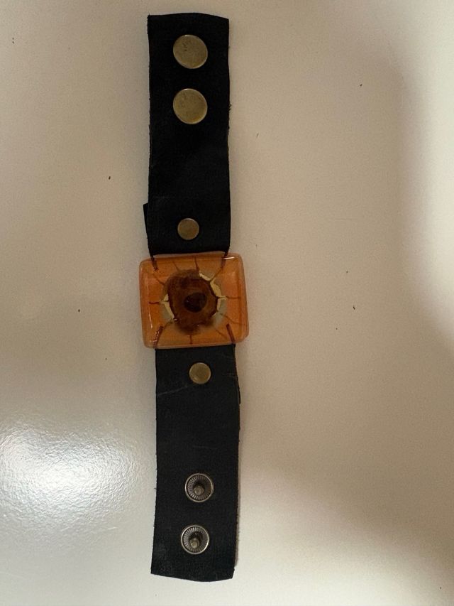 Pulsera de cuero con detalle turquesa