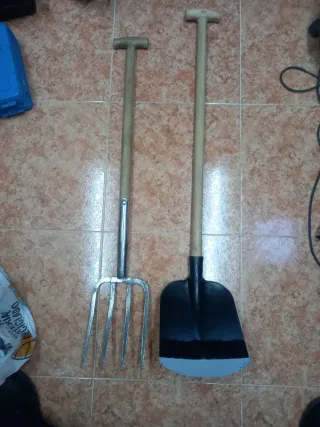 Pala y orquillo de jardín