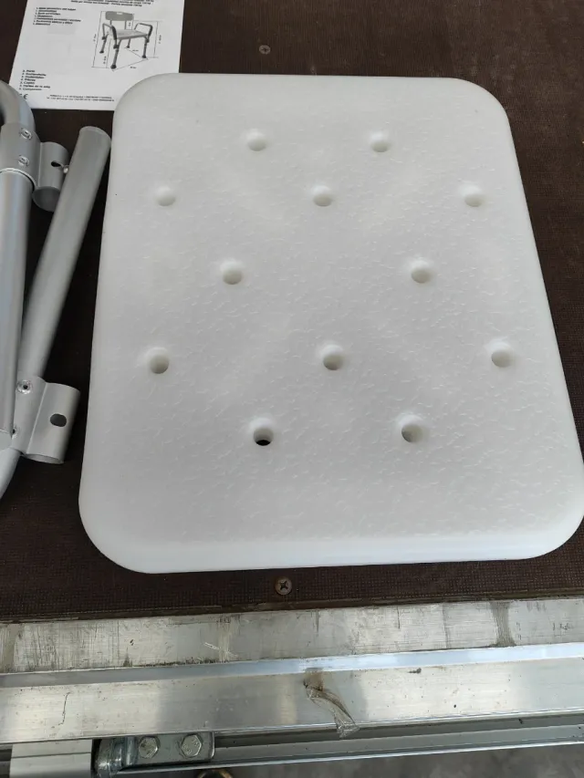 Silla de ducha Teqler con reposabrazos