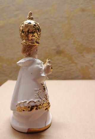 Statuetta Gesù di Praga in porcellana