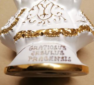 Statuetta Gesù di Praga in porcellana