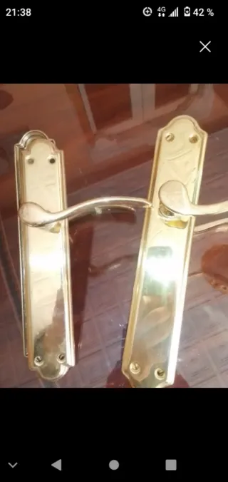 Manivelas doradas para puerta