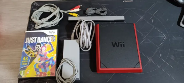 Nintendo Wii Mini Roja + Just Dance 2016