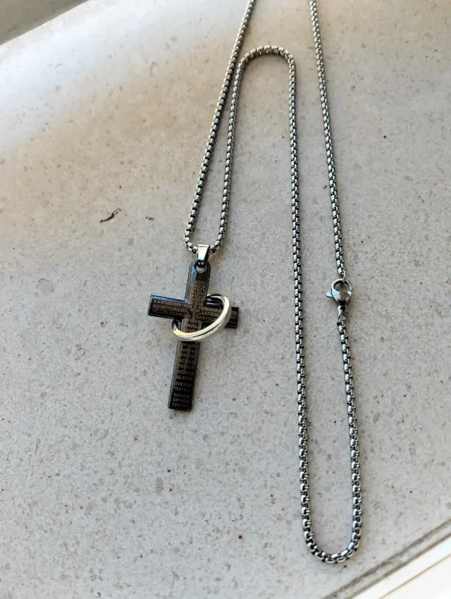Cadena con colgante cruz y aro