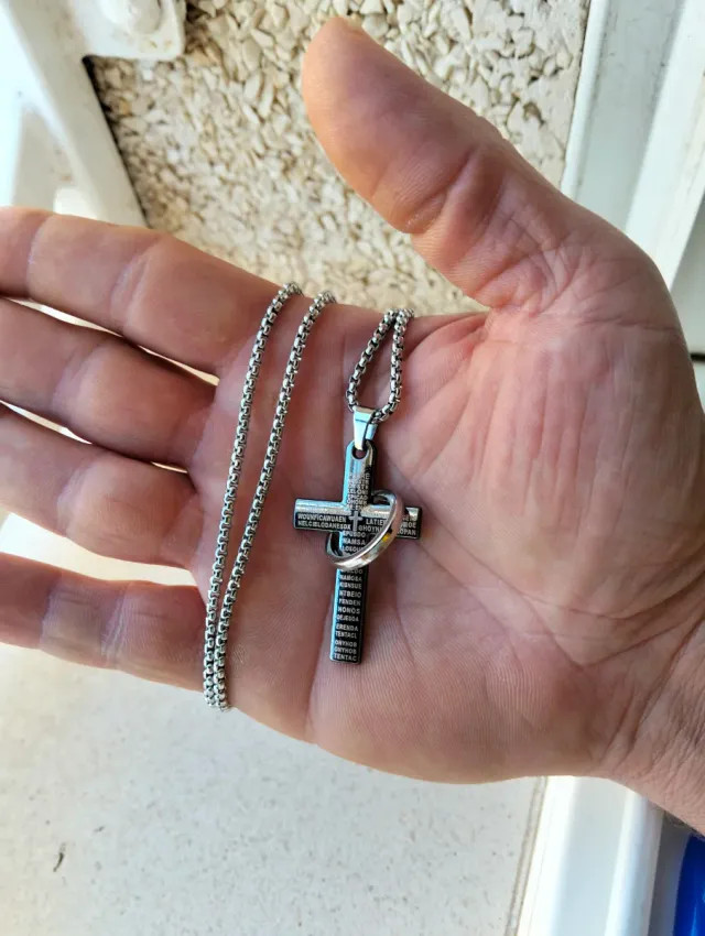 Cadena con colgante cruz y aro