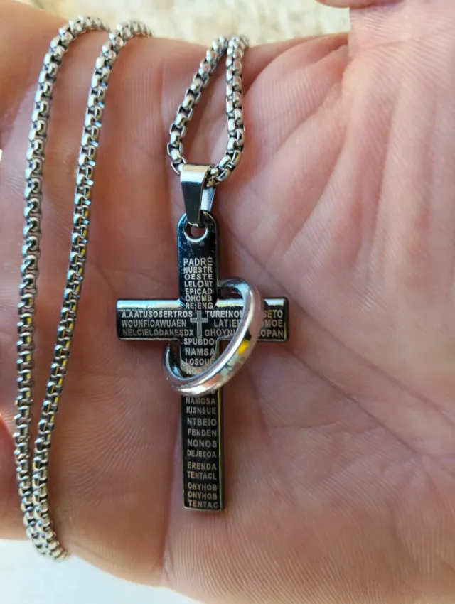 Cadena con colgante cruz y aro