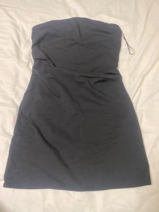 Vestido negro corto ajustado