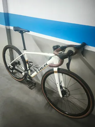 Bicicleta Gravel Trek Checkpoint AL3