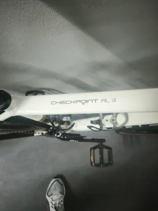 Bicicleta Gravel Trek Checkpoint AL3