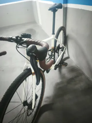 Bicicleta Gravel Trek Checkpoint AL3