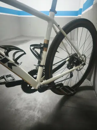 Bicicleta Gravel Trek Checkpoint AL3