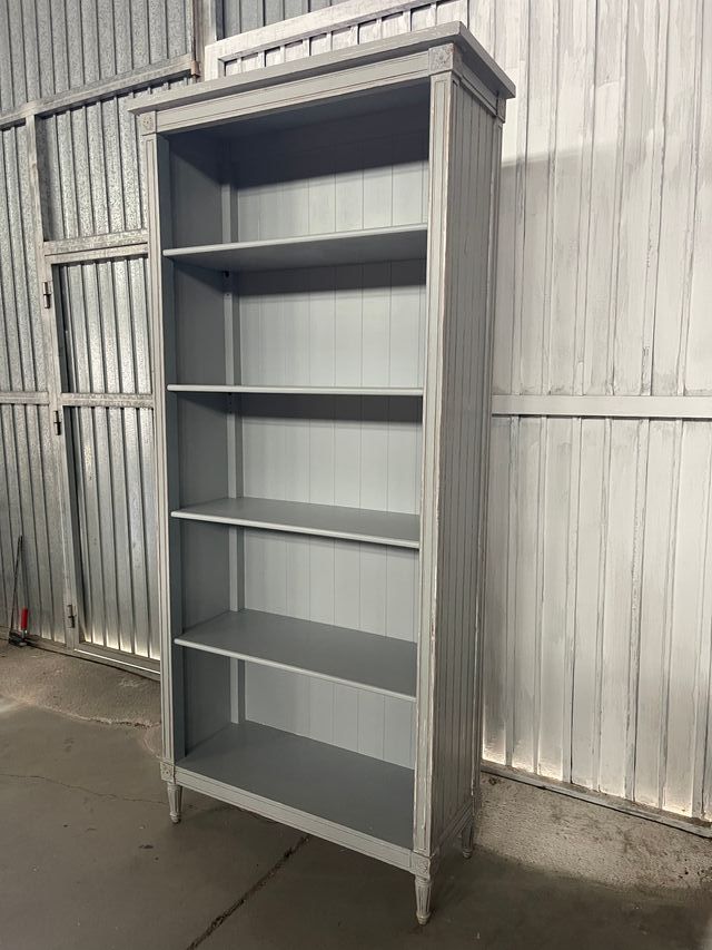 Estantería madera envejecida