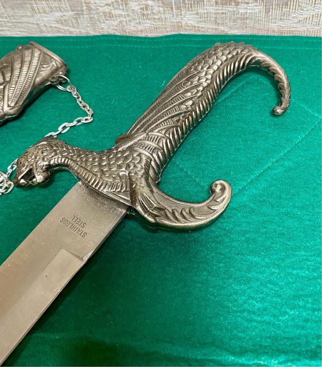 Daga de dragón decorativa