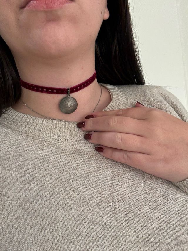 Choker velluto bordeaux con pendente sfera