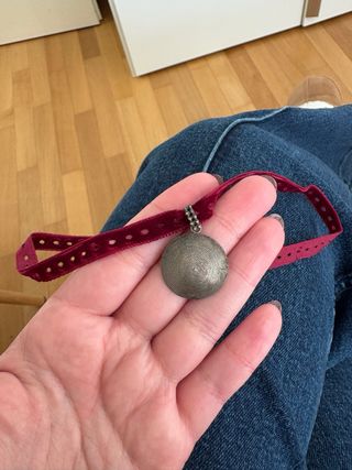 Choker velluto bordeaux con pendente sfera