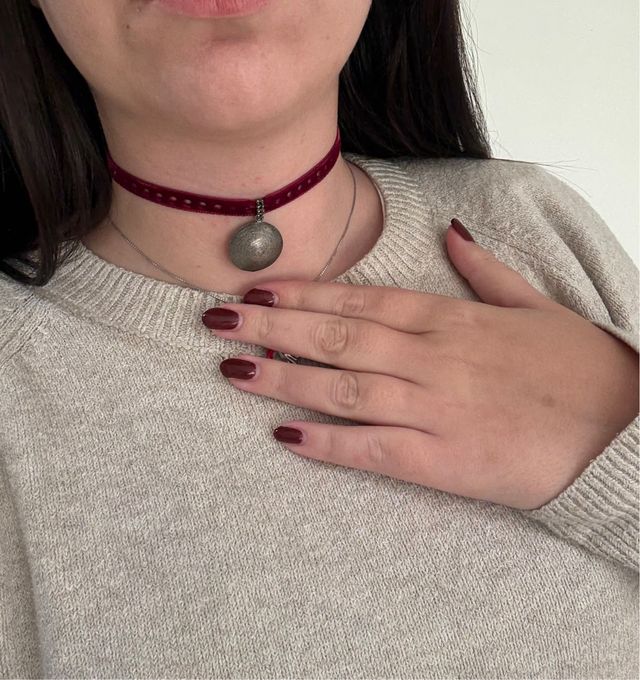 Choker velluto bordeaux con pendente sfera