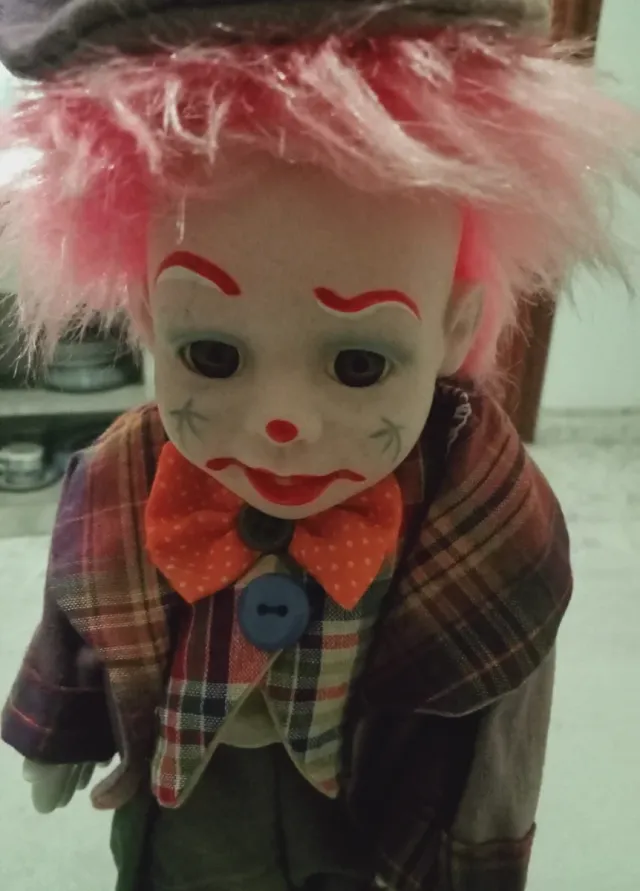 Prezioso burattino clown vintage in porcellana