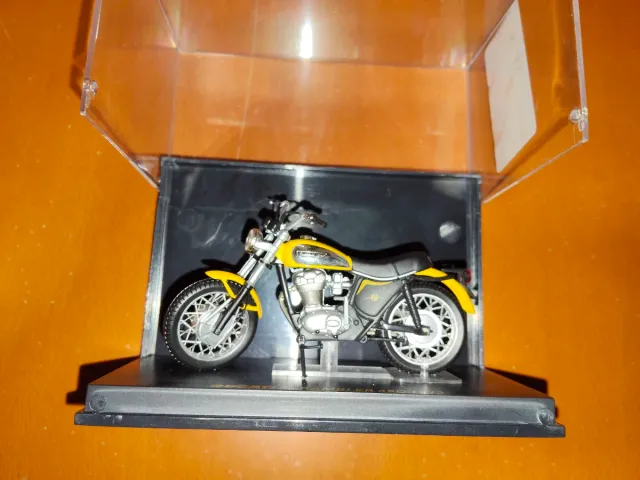 Ducati Scrambler 450 1973 Escala 1:24