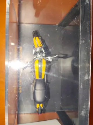 Ducati Scrambler 450 1973 Escala 1:24