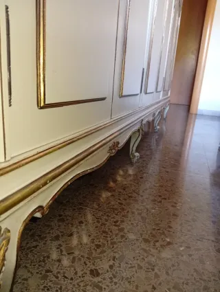 Guardaroba Veneziano Beige e Dorato