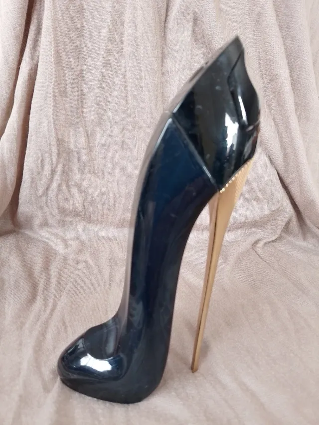 Frasco Perfume CH Mujer Tacón Negro Dorado