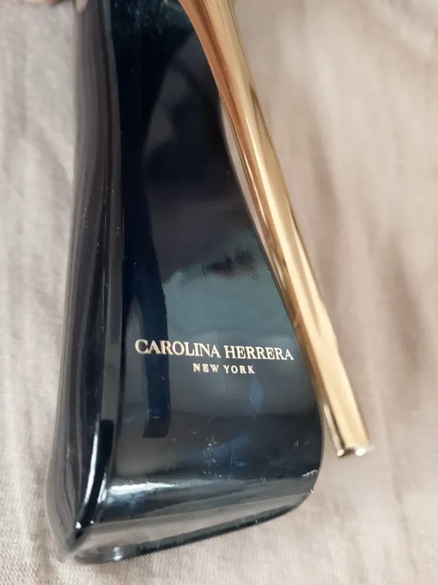 Frasco Perfume CH Mujer Tacón Negro Dorado