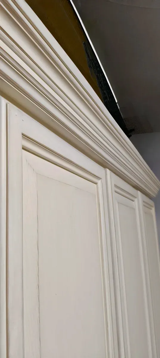 Armario 3 puertas madera beige. Urge sacar