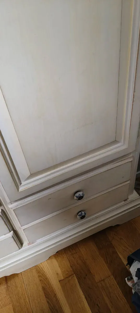 Armario 3 puertas madera beige. Urge sacar