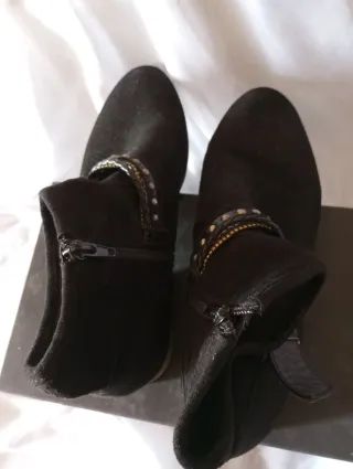 Stivaletti John Richmond neri con perline