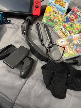 Nintendo Switch + 3 Giochi + Cuffie