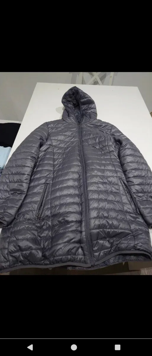 Abrigo reversible con gorro gris