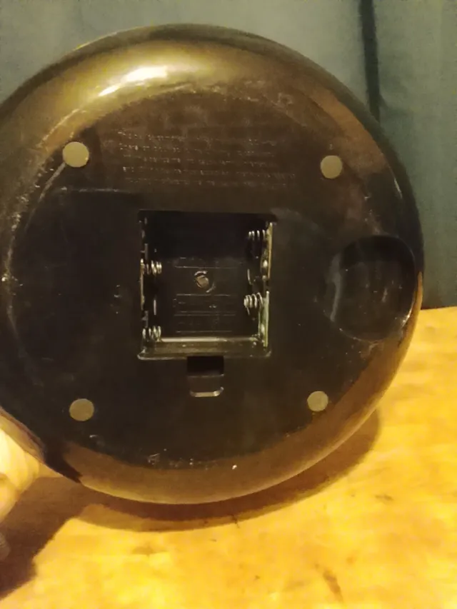 Dispensador de chicle transparente y negro