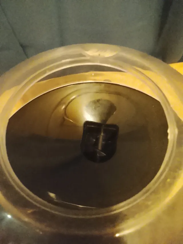 Dispensador de chicle transparente y negro