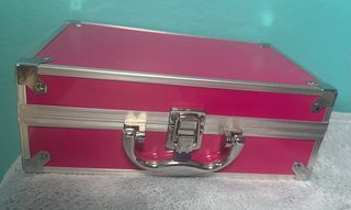 maletín de maquillaje vacío
