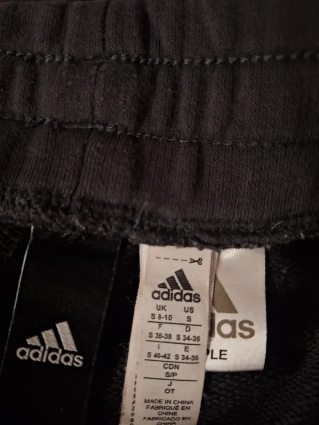 Pantalones chándal Adidas grises